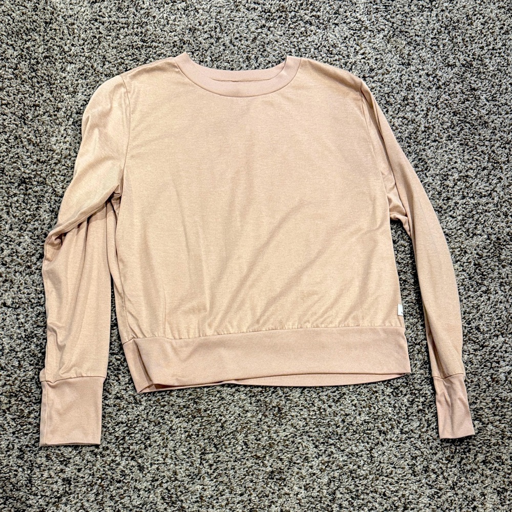 Vuori Women's Daydream Crew in light pink